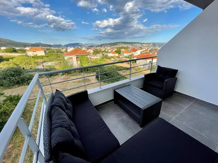 Brand New 1-Bedroom Apt W Shared Pool And Parking Trogir