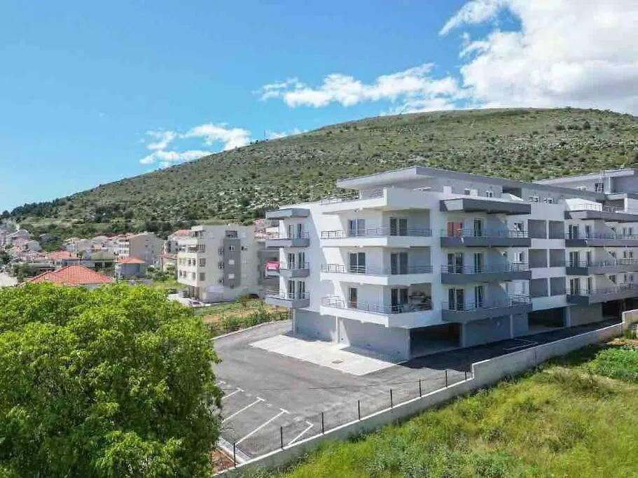 Brand New 1-Bedroom Apt W Shared Pool And Parking Trogir Croácia