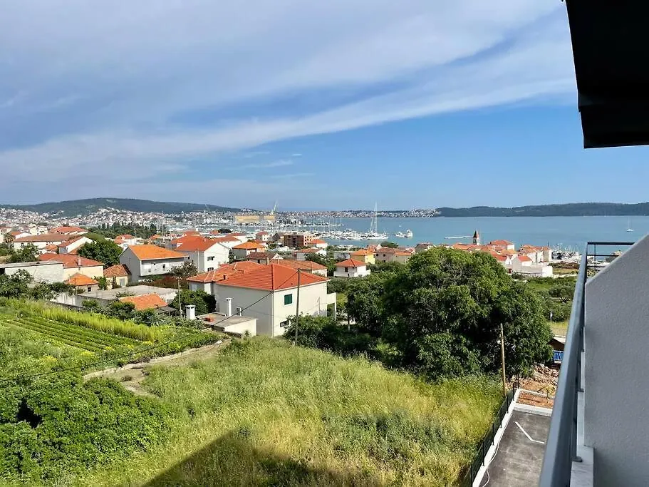Brand New 1-Bedroom Apt W Shared Pool And Parking Trogir Apartamento