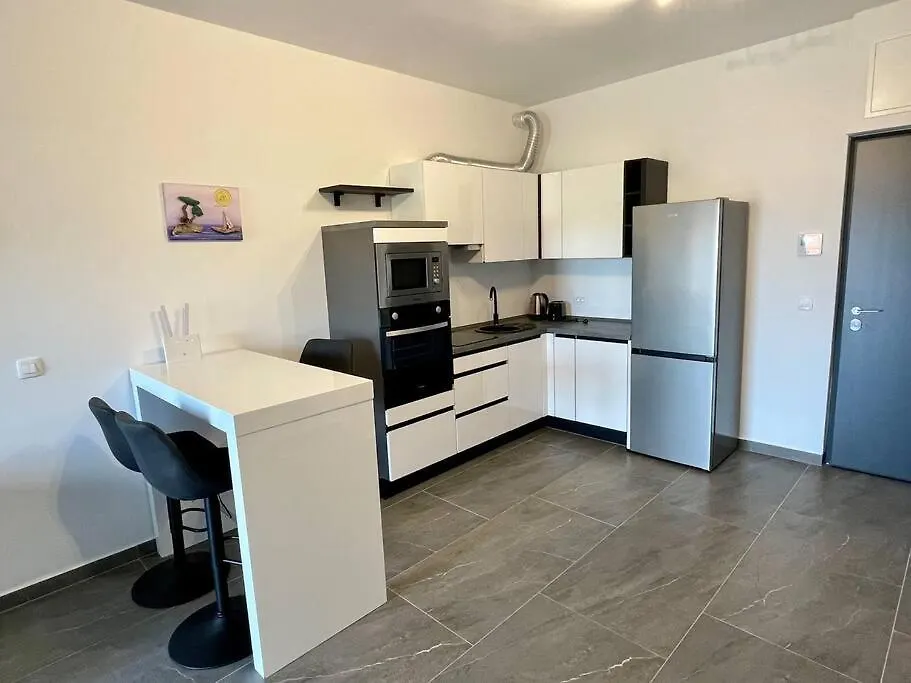 Apartamento Brand New 1-Bedroom Apt W Shared Pool And Parking Trogir