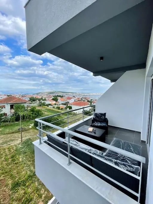 Brand New 1-Bedroom Apt W Shared Pool And Parking Trogir