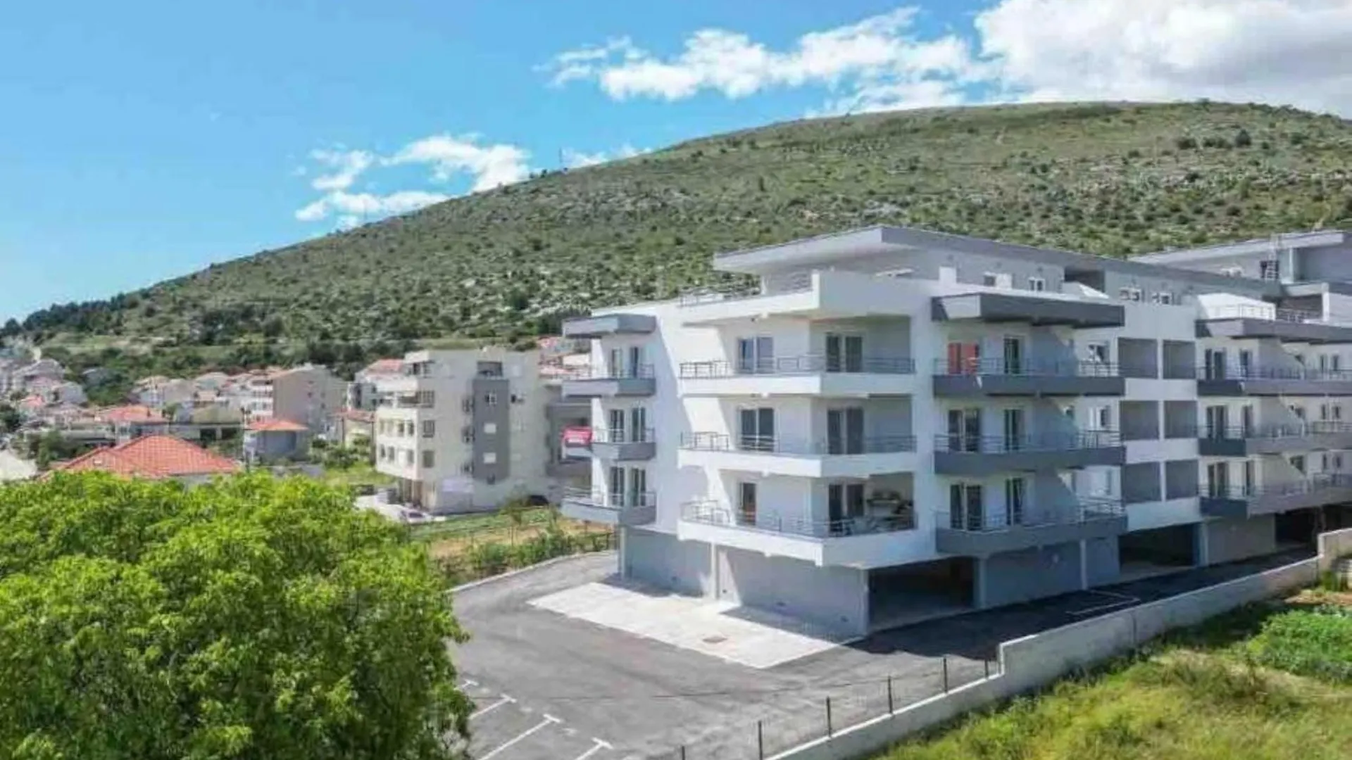 Brand New 1-Bedroom Apt W Shared Pool And Parking Trogir Apartamento