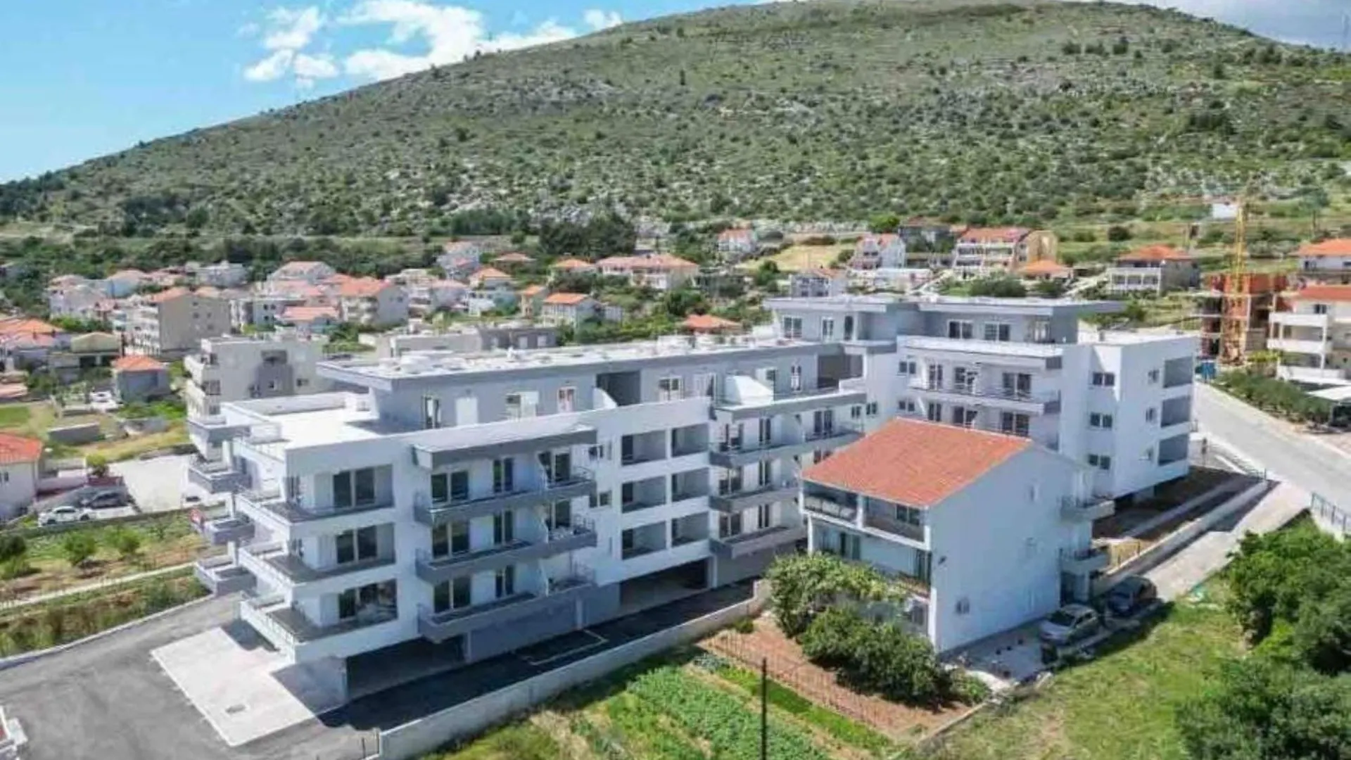 Brand New 1-Bedroom Apt W Shared Pool And Parking Trogir